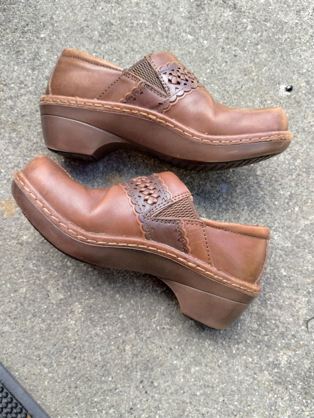 ARIAT Women's Brown Leather Comfort Clogs Size 6.5